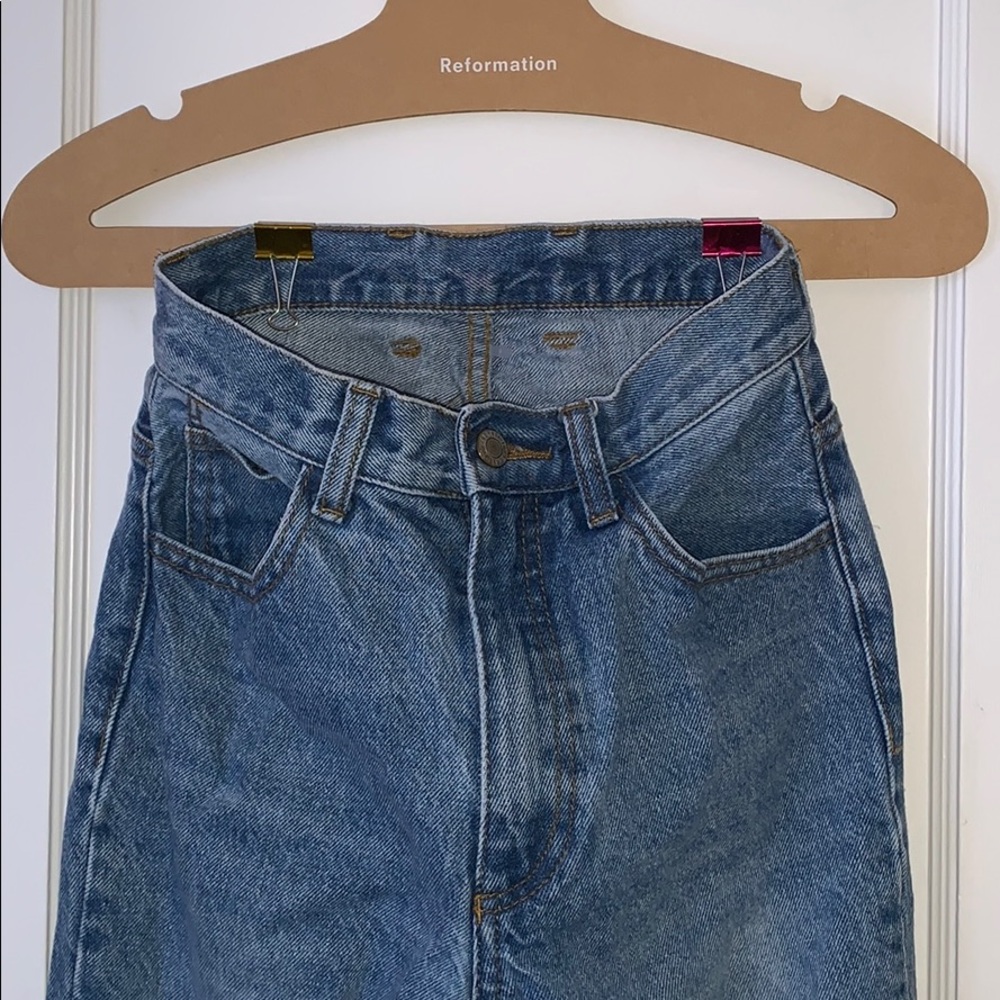 Size 25 high waisted Brandy Melville Mom jeans! ❤️